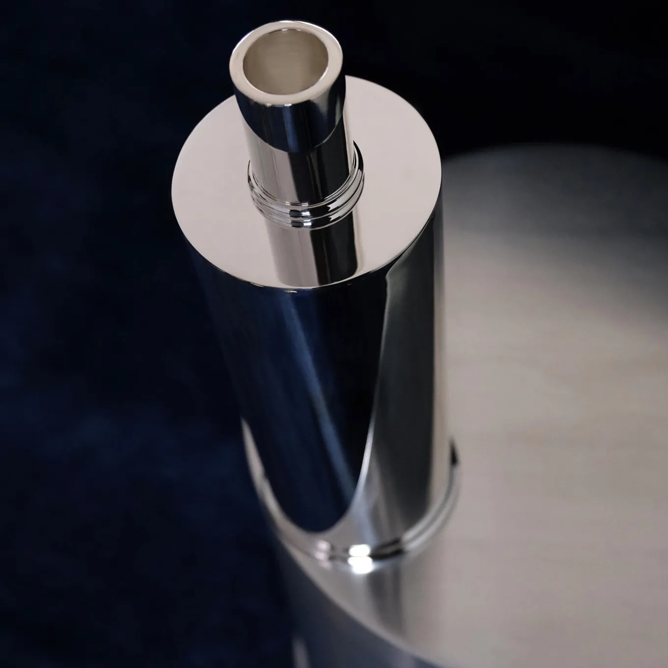Elegante portacandele alto in argento placcato