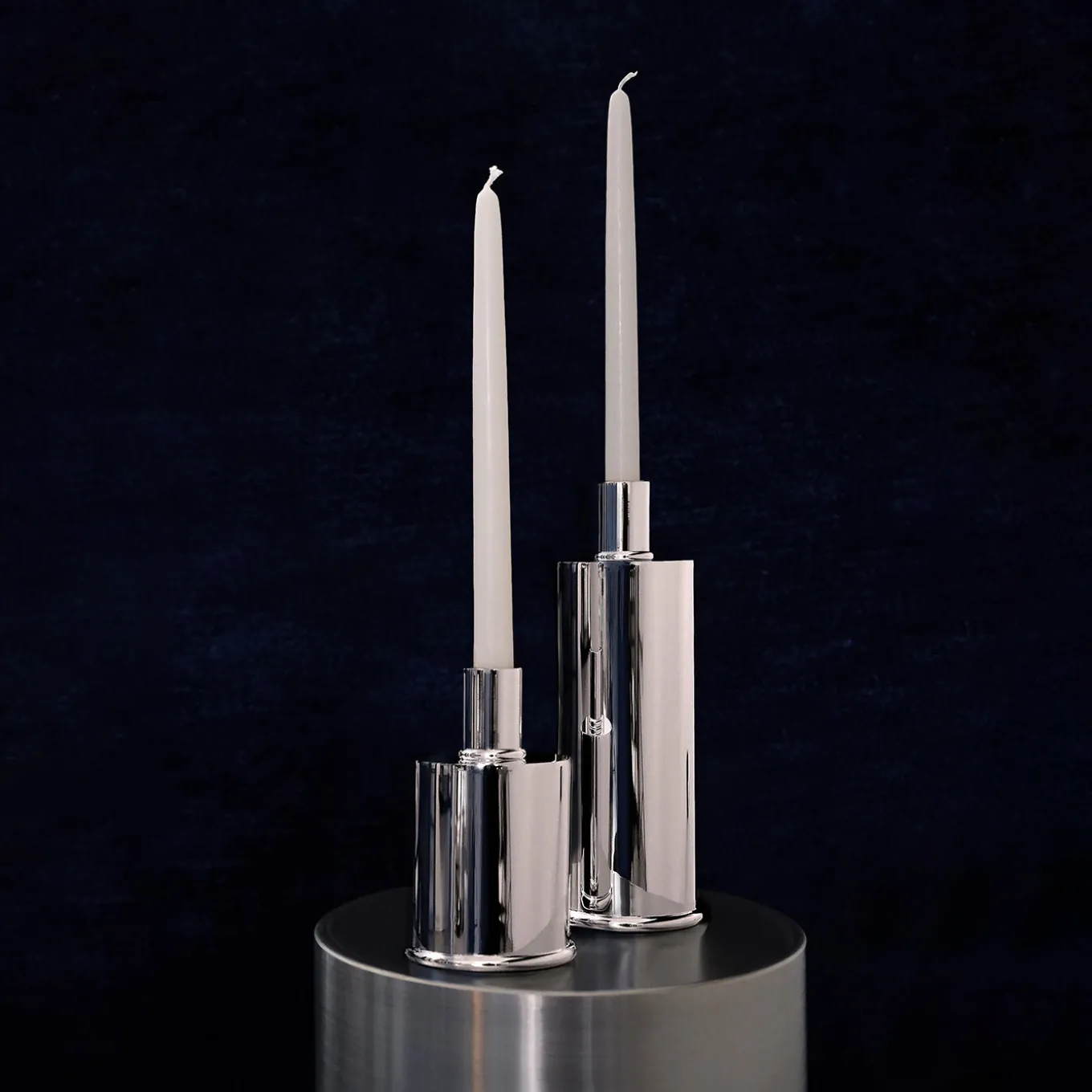 Elegante portacandele corto in argento placcato