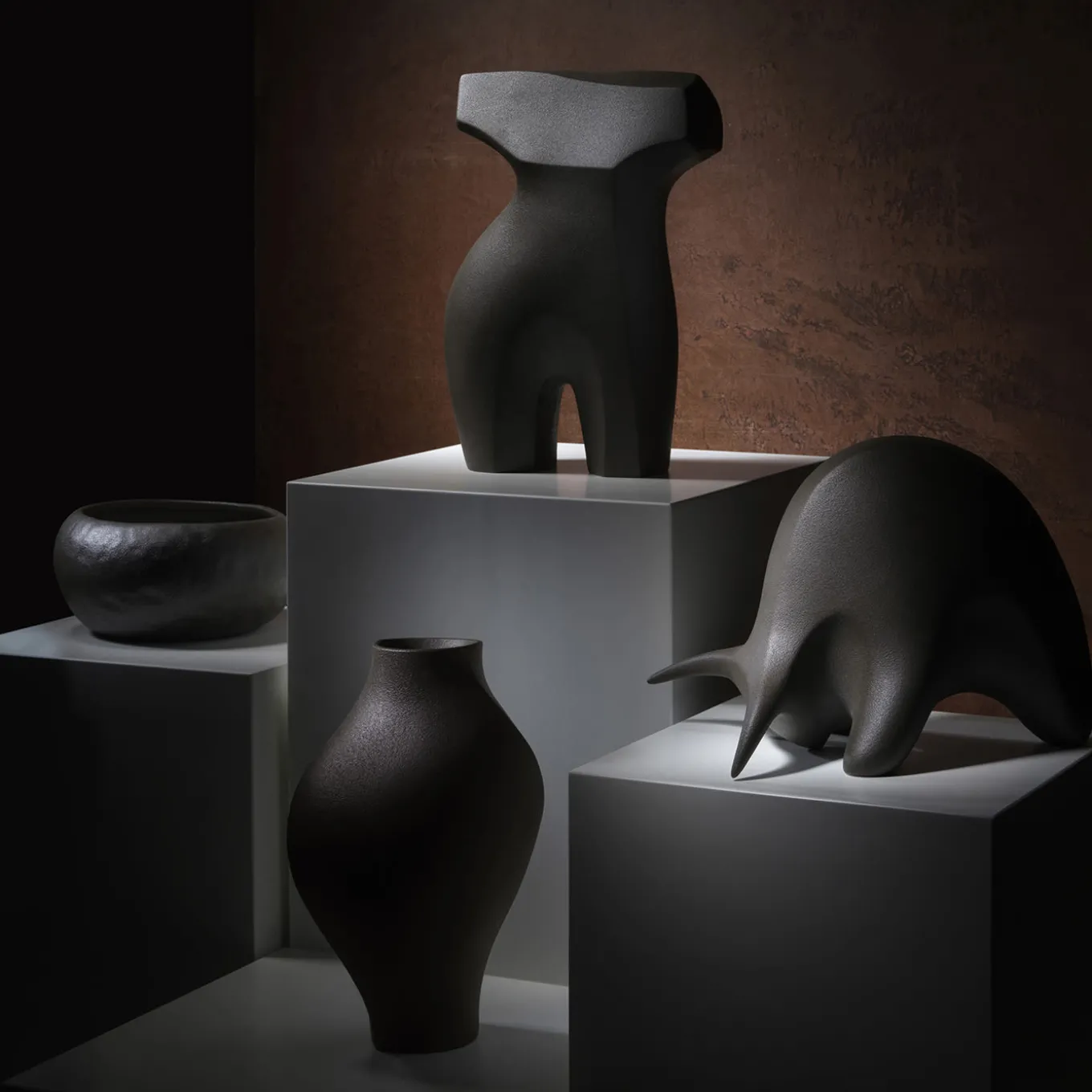 Figura femminile Irua Scultura