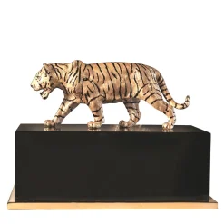Figurina in ottone tigrato con base in lacca nera