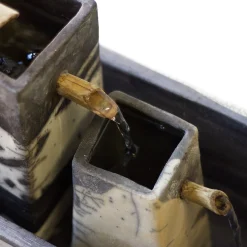 Fontana moderna Genesi Bamboo in ceramica bianca e nera con effetto craquelé