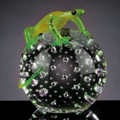 Geco di vetro verde su sfera