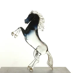 Grande cavallo da riproduzione in vetro nero