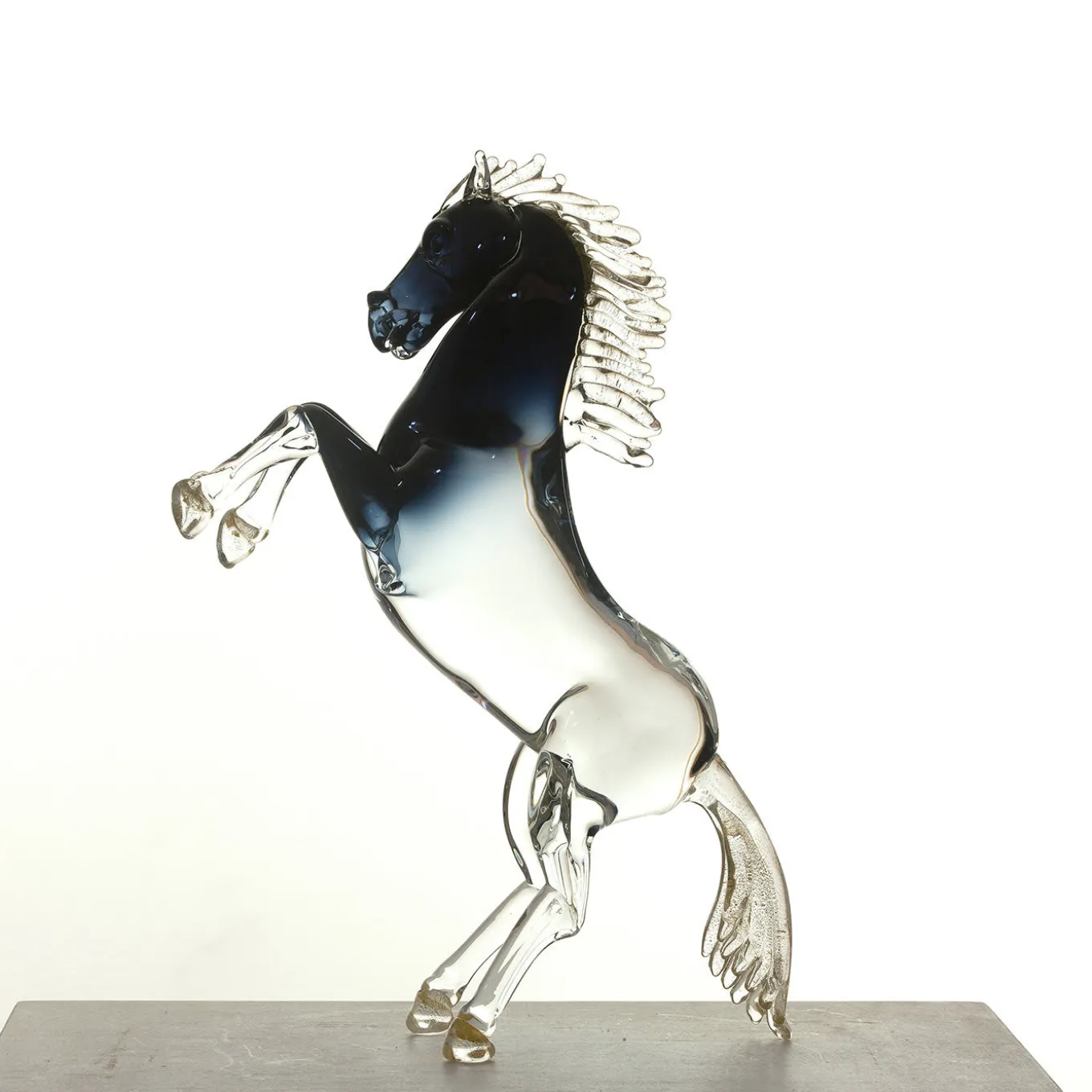 Grande cavallo da riproduzione in vetro nero