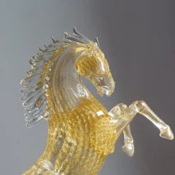 Grande cavallo da riproduzione in vetro dorato
