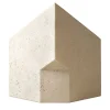 La scultura in travertino Petra di Patricia Urquiol di Village-Kore