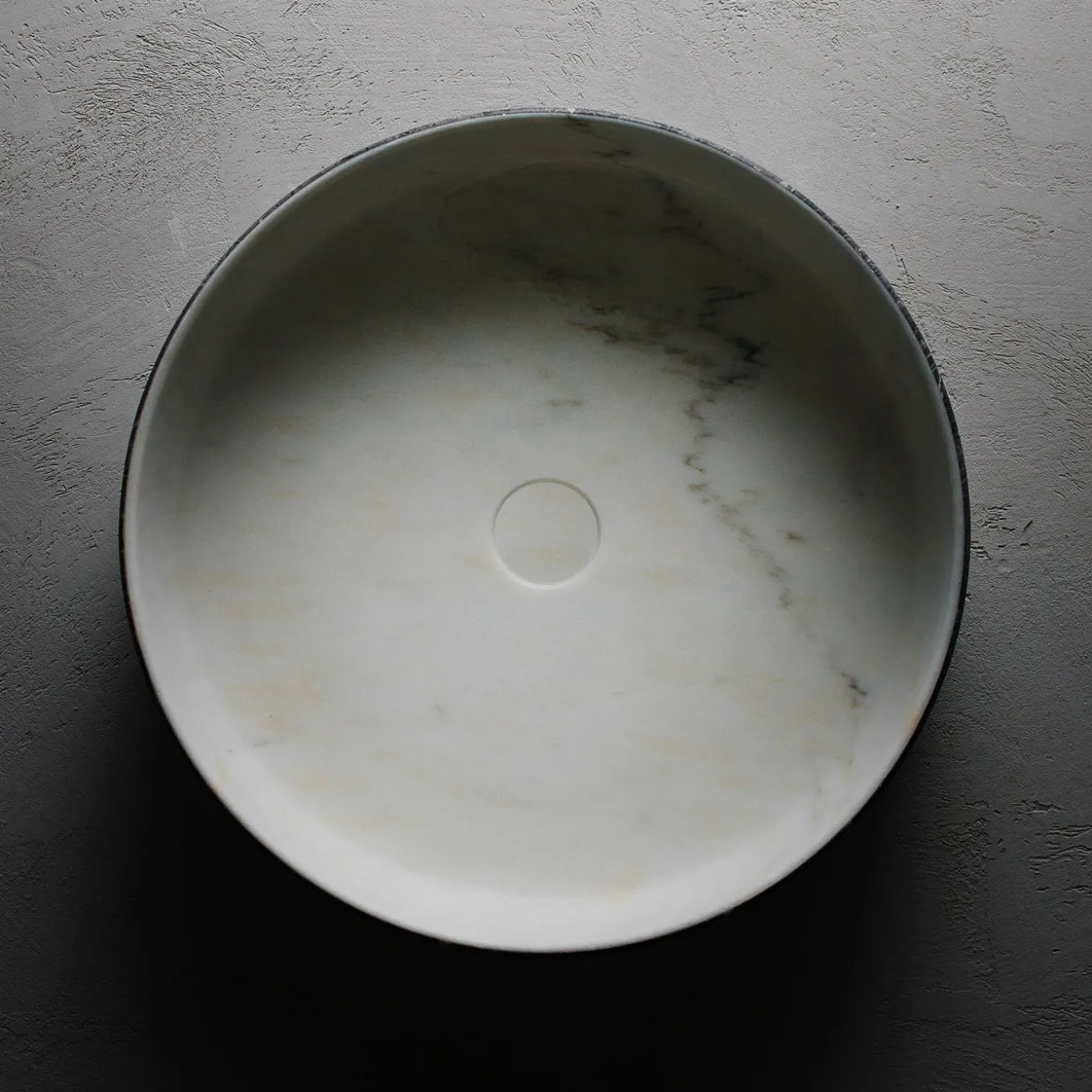 Lavabo Blessed Circle in Rosso Lepanto e Calacatta Carrara