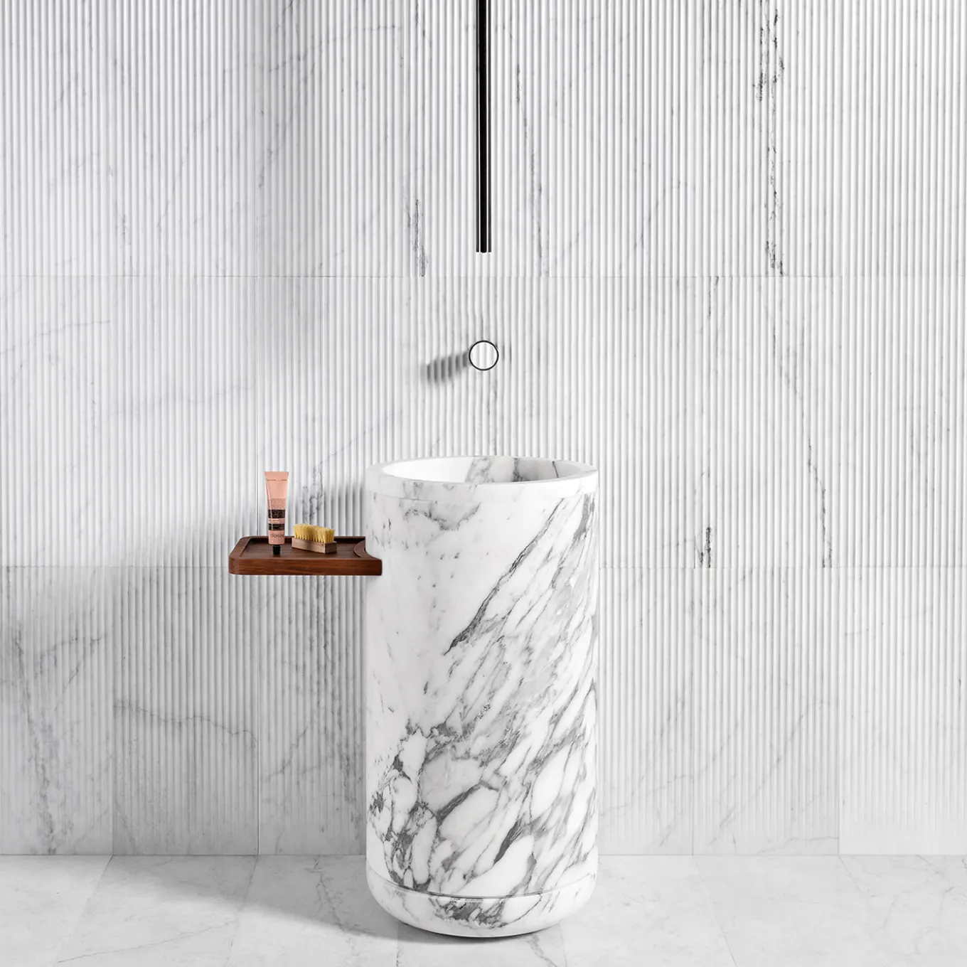 Lavabo in marmo cilindrico Monolithos con vassoio in legno