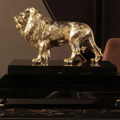 Leone in ottone con base in lacca nera Figurina