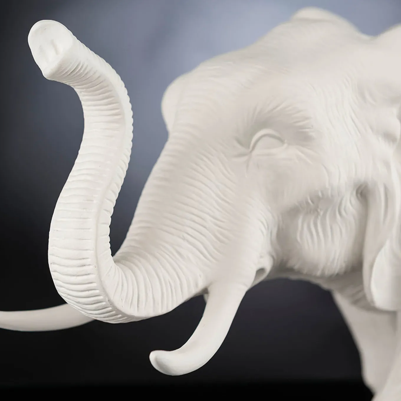 Madre africana Elefante Scultura bianca