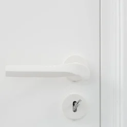 Maniglia per porta Prisma White di Nicole Valenti