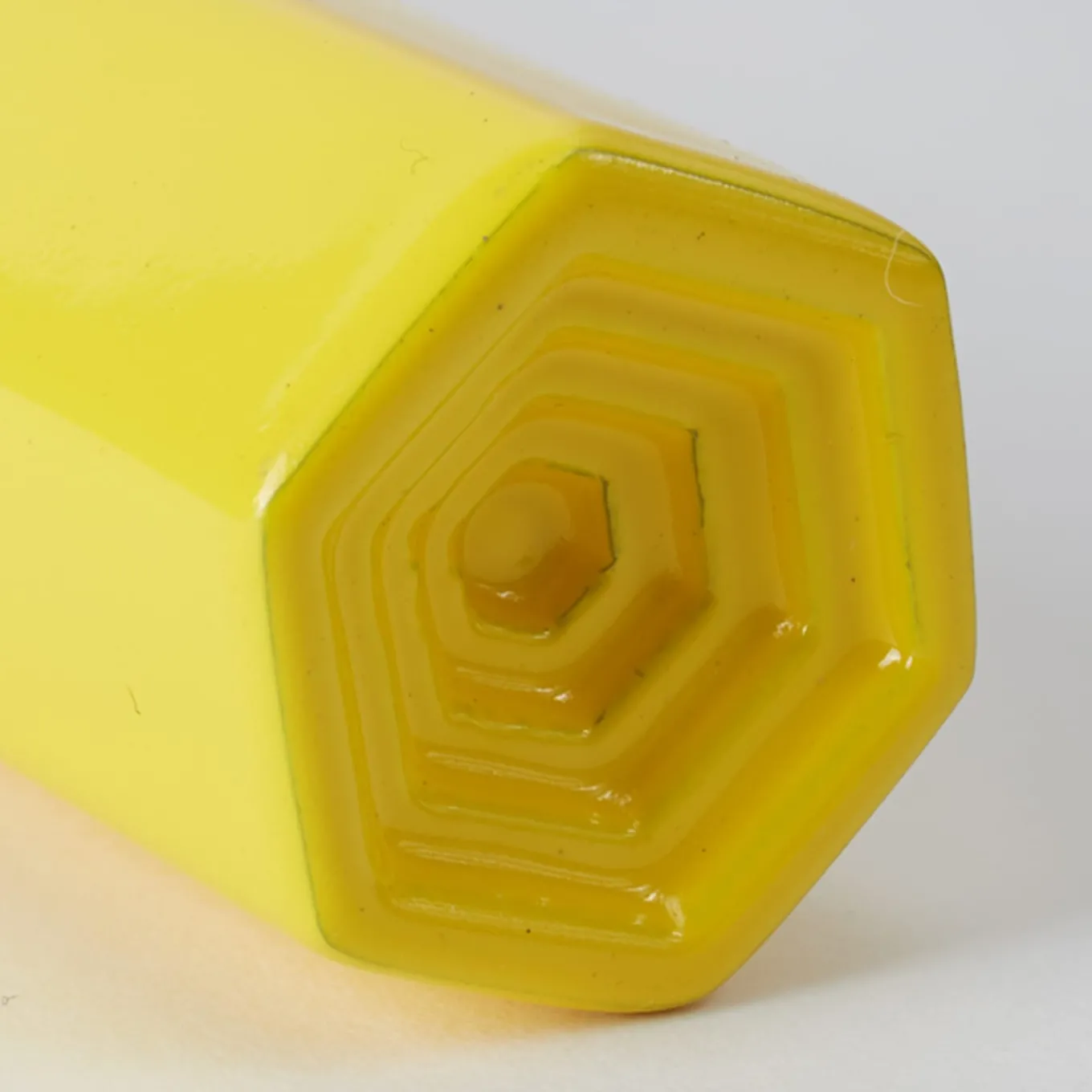 Maniglia Prisma giallo lucido di Nicole Valenti