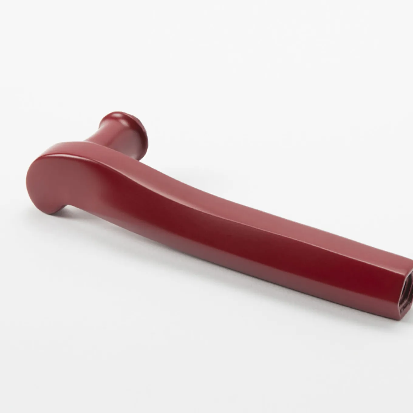 Maniglia Prisma Matte Burgundy di Nicole Valenti