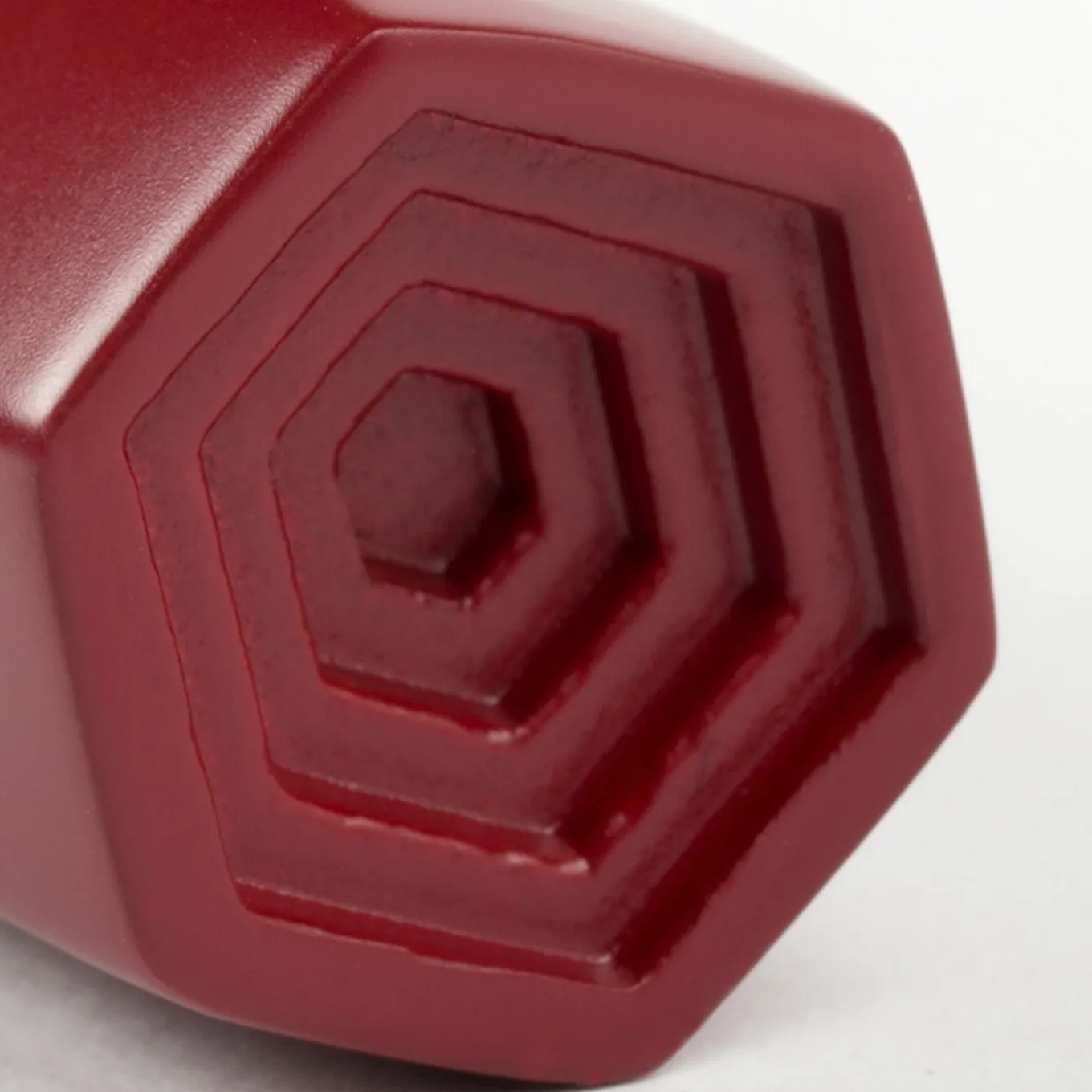 Maniglia Prisma Matte Burgundy di Nicole Valenti