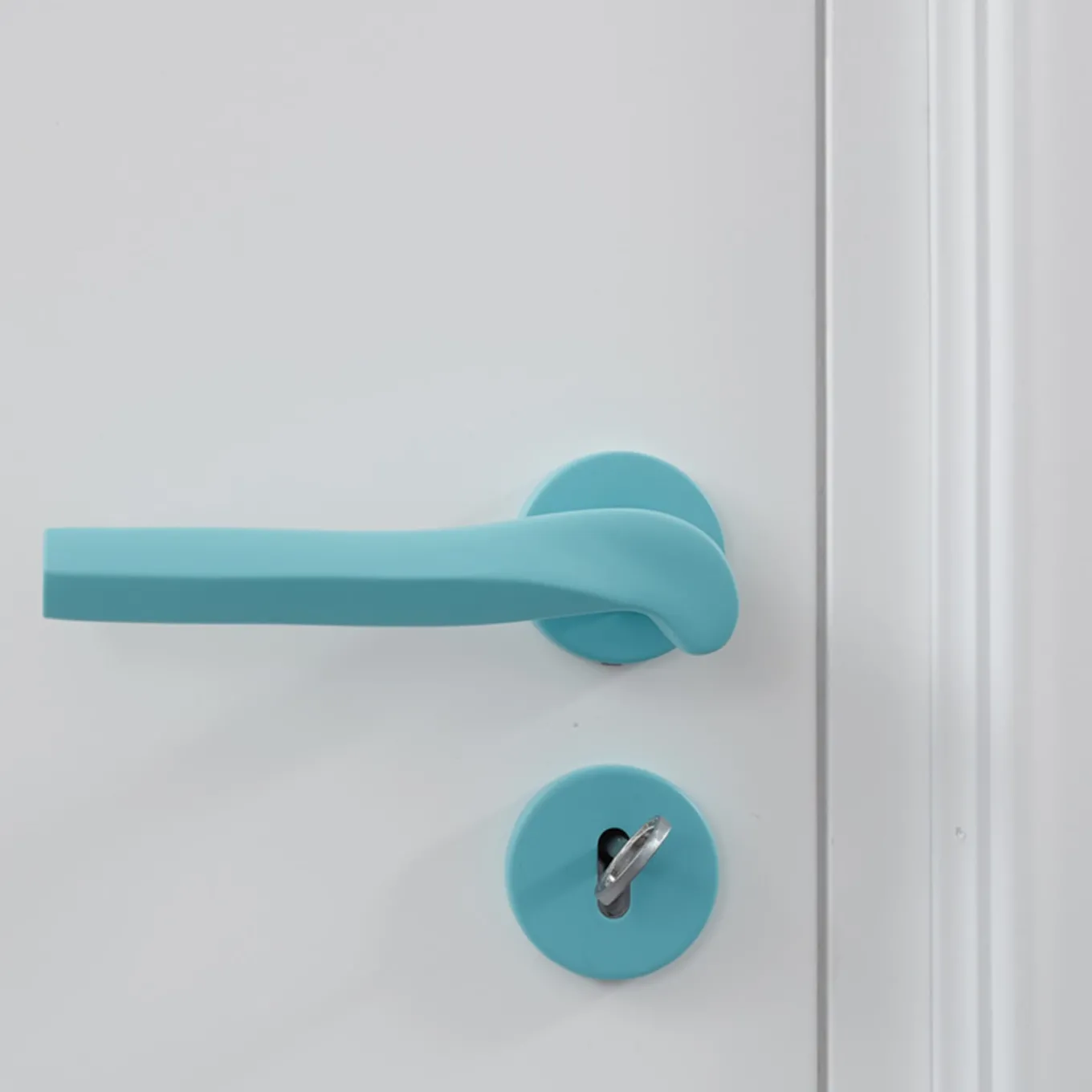 Maniglia Prisma Matte Light Blue di Nicole Valenti