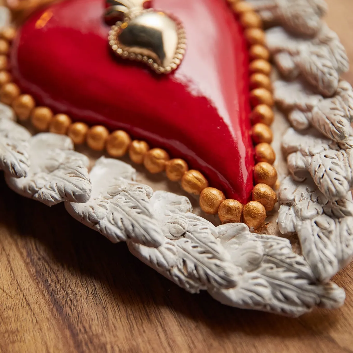 METTERE LE ALI AL CUORE IN CERAMICA BIANCA E ROSSA