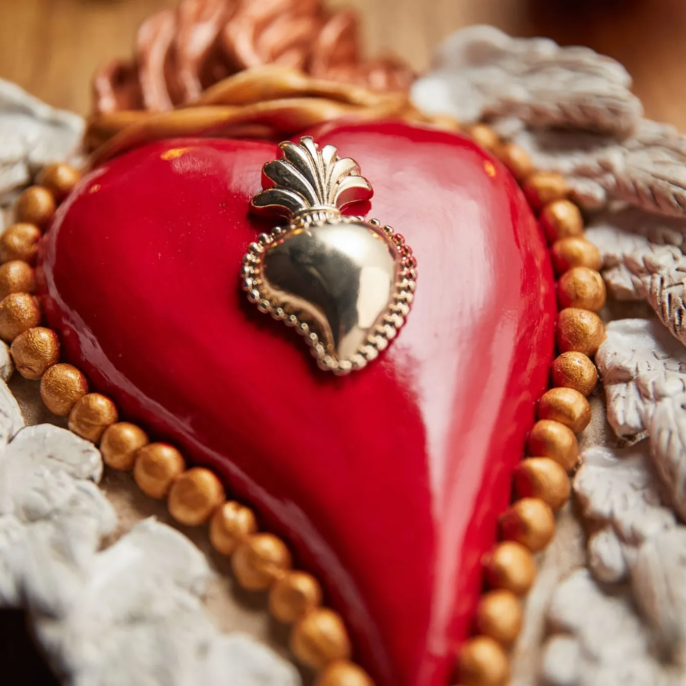 METTERE LE ALI AL CUORE IN CERAMICA BIANCA E ROSSA