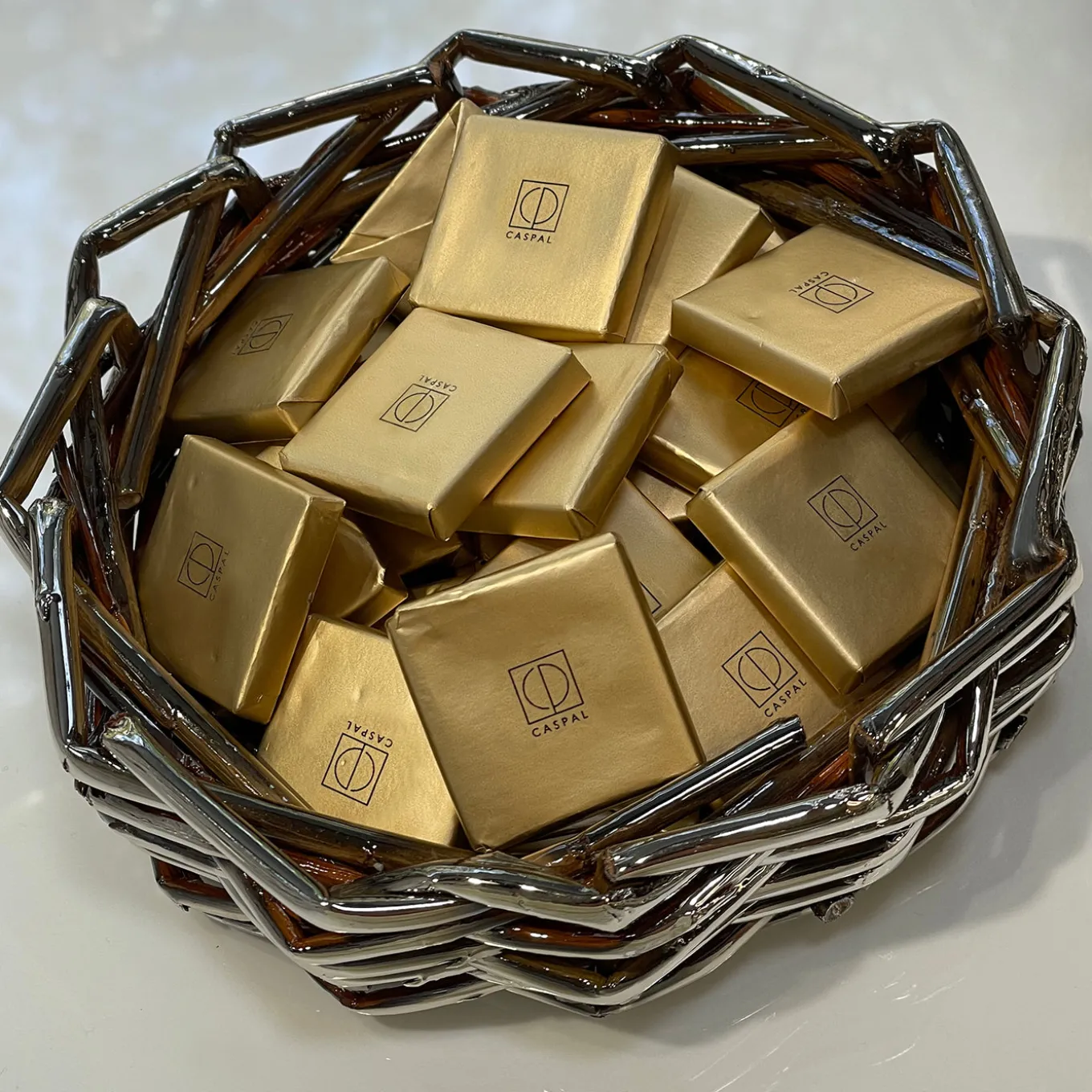 Mini cestino rotondo intrecciato in argento placcato
