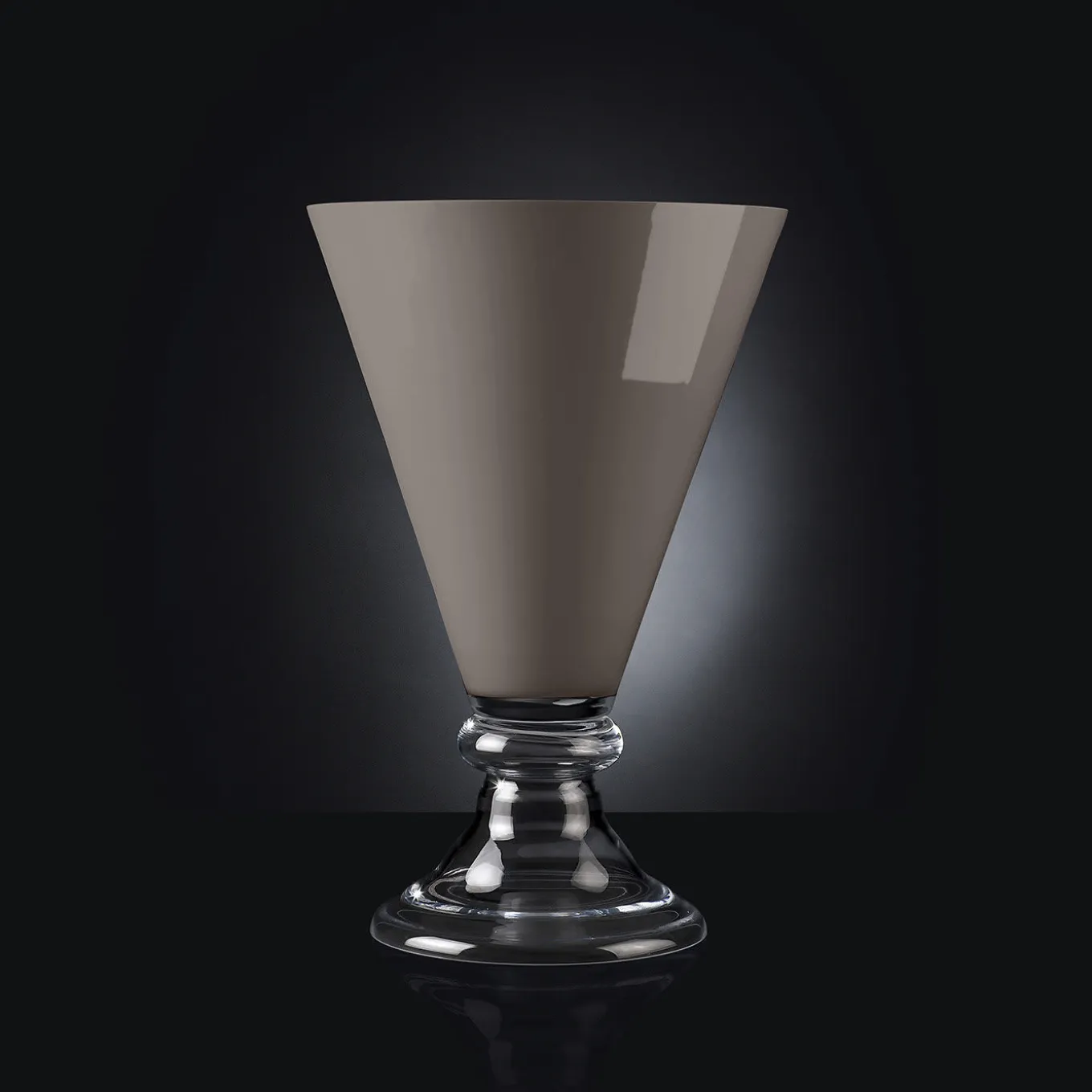 Nuovo vaso grigio romantico