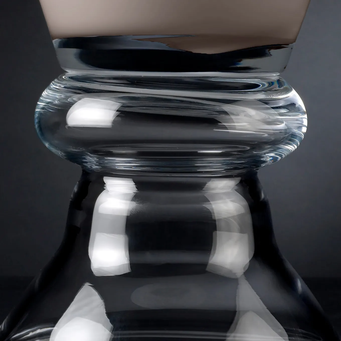 Nuovo vaso grigio romantico