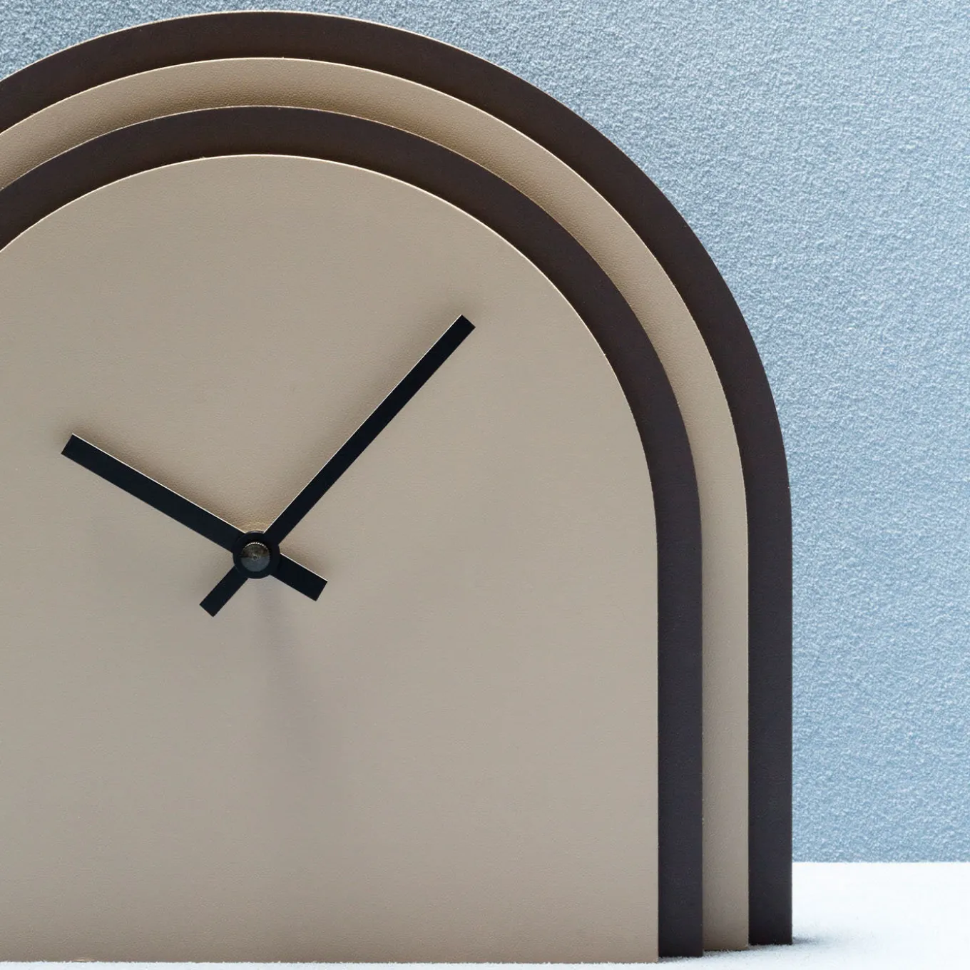 Orologio da tavolo centrale beige