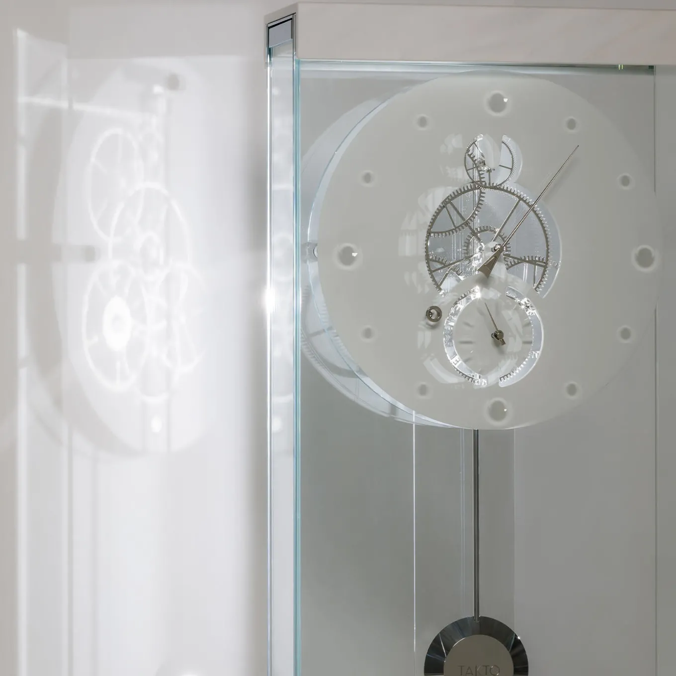 Orologio Takto Adagio 03 in marmo bianco e vetro