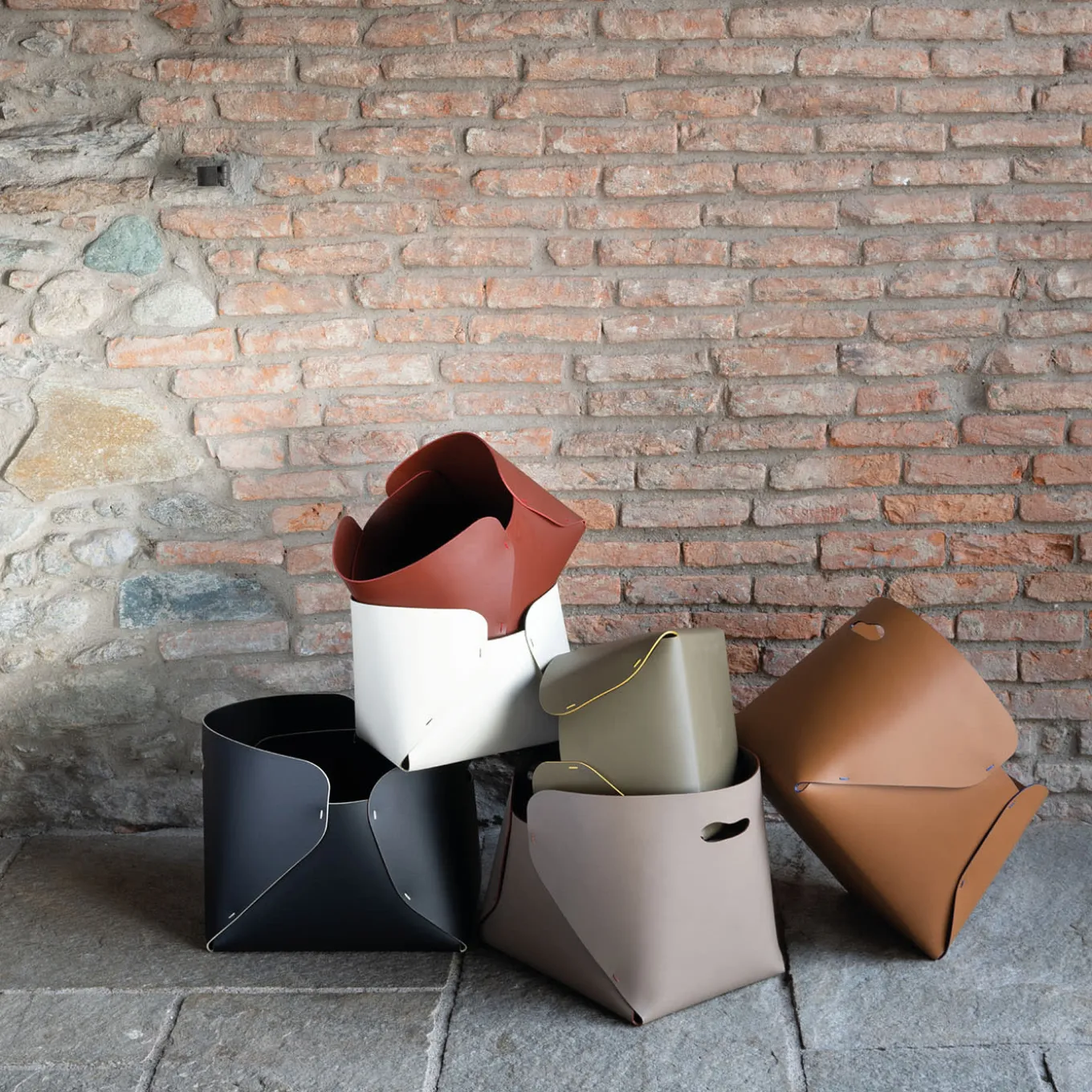 Overlaps Cesta piccola in cuoio naturale