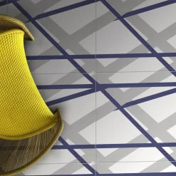 Piastrella Il Saraceno In Ceramica Grigio Chiaro E Viola Motivo Geometrico