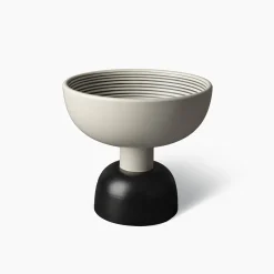 Piccolo centrotavola in bianco e nero di Ettore Sottsass