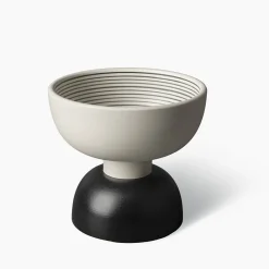 Piccolo centrotavola in bianco e nero di Ettore Sottsass