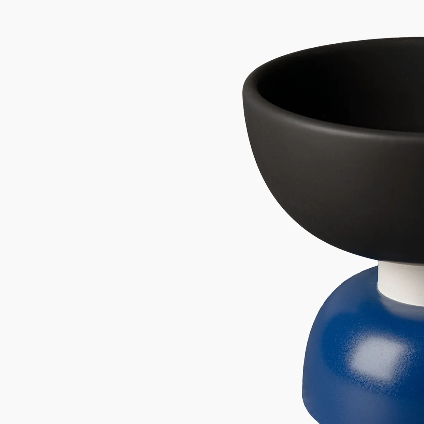 Piccolo centrotavola in nero opaco e blu di Ettore Sottsass