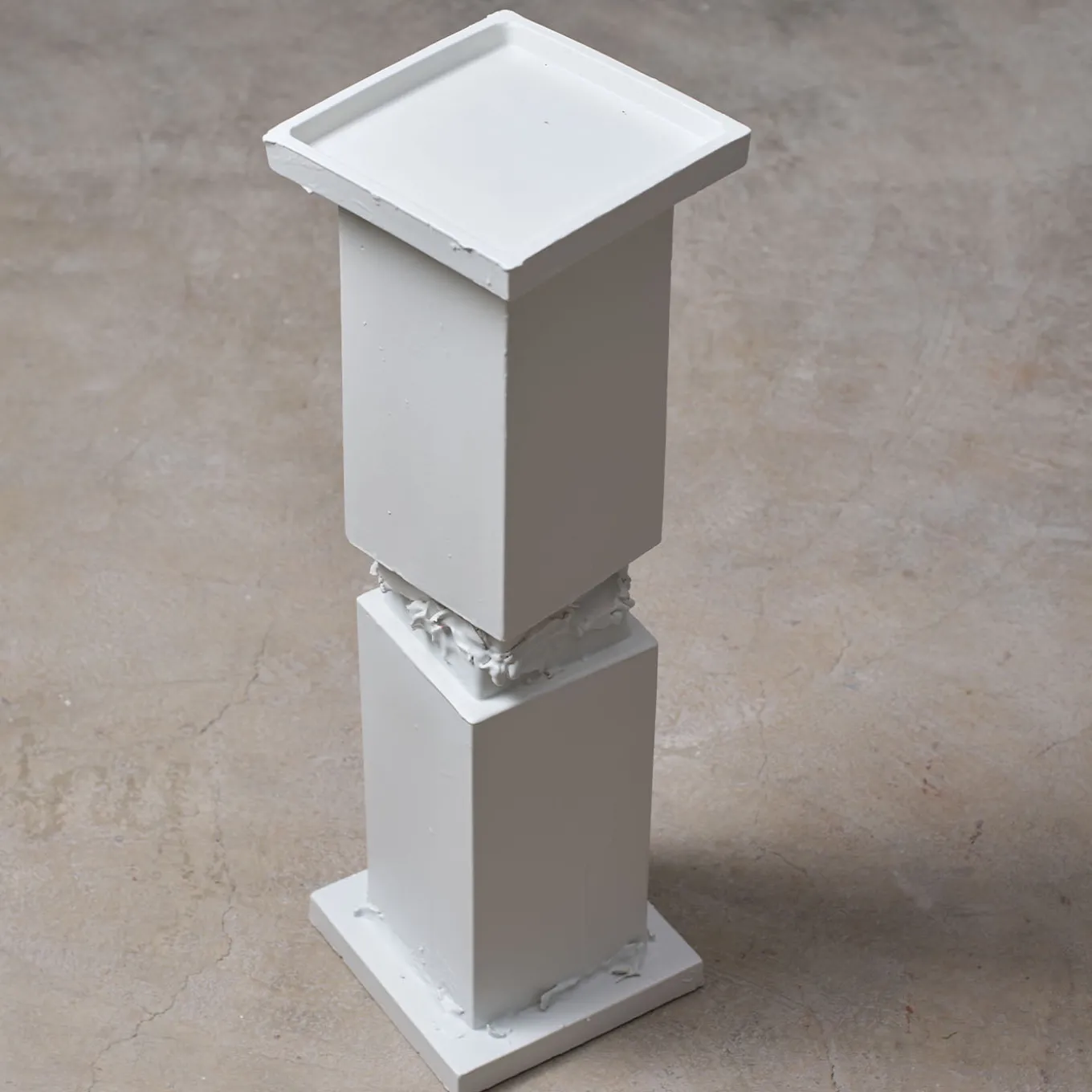 Piedistallo Brenta+Brenta in ceramica bianca