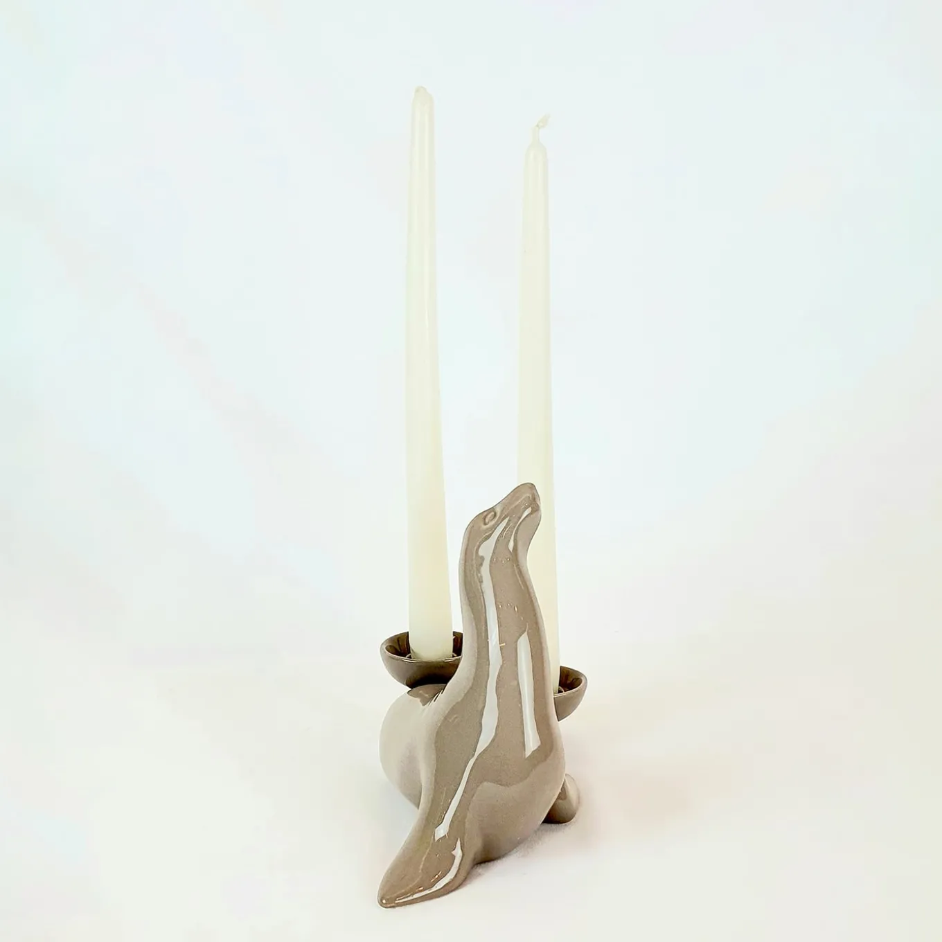 Portacandele in Ceramica Fiamme Bestiali Foca Taupe
