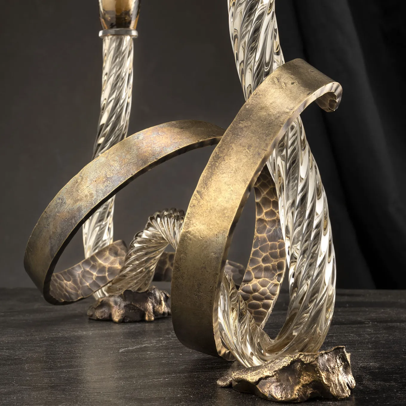 Portacandele Ribbon in Vetro di Murano Champagne e Ottone Curvato a Mano