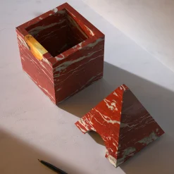 Portagioie Nostalgia in marmo rosso