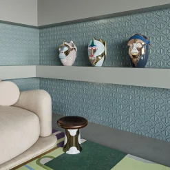 Primates Kandti Vaso in ceramica lilla lucida con dettagli in metallo Di Elena Salmistraro