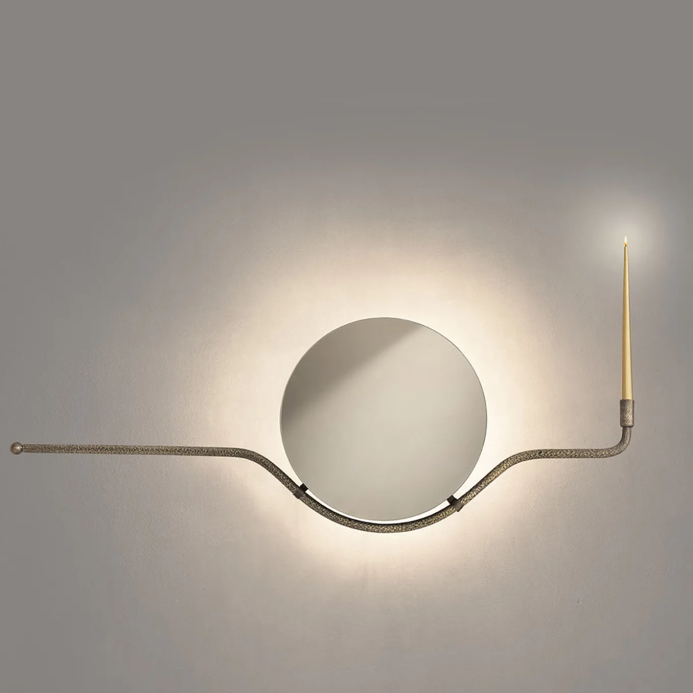 Rising Sun O Specchio da parete con finitura ottone