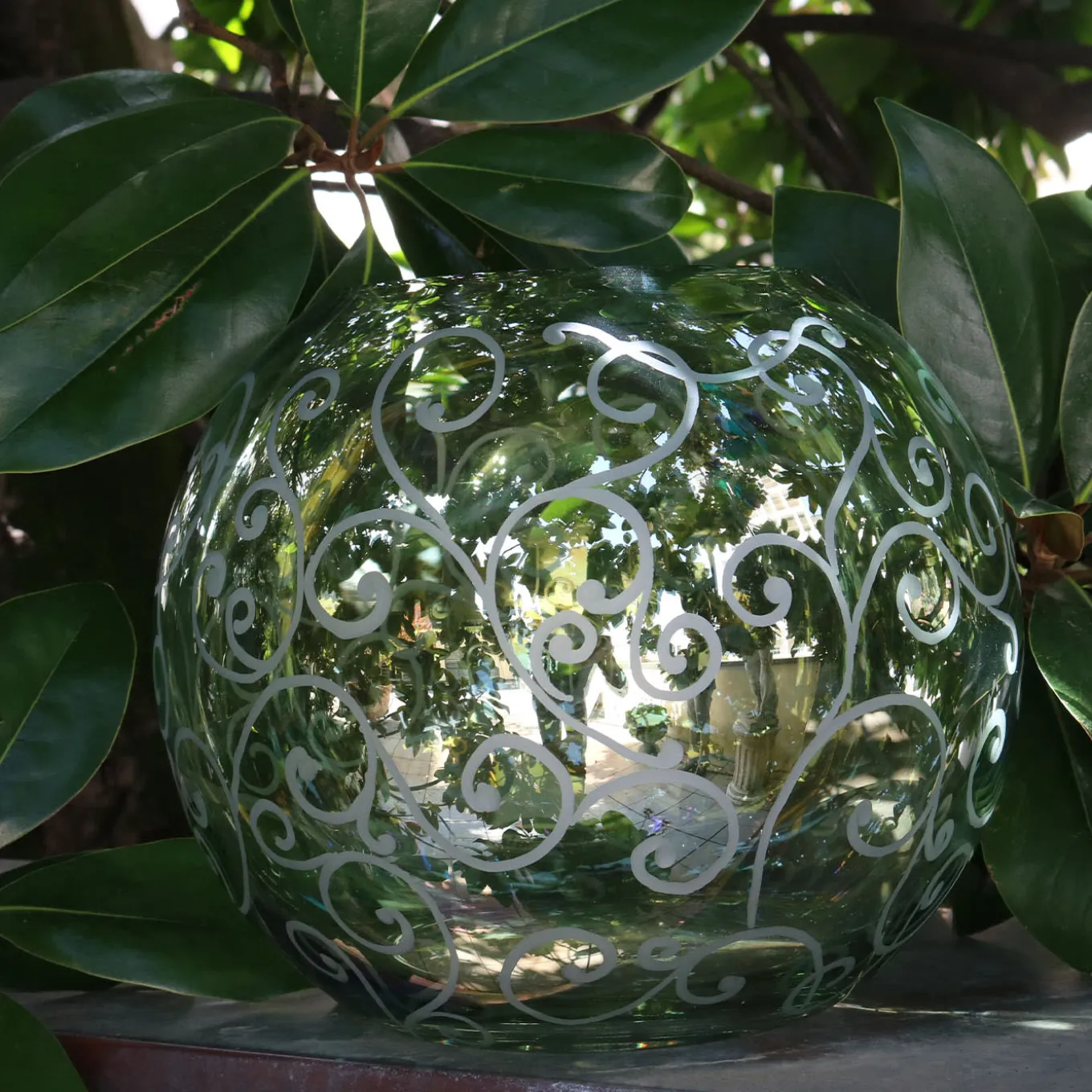 Ritmica Vaso sferico in vetro verde