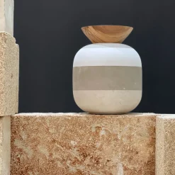 Rito N. 3 C Vaso in Pietra Leccese con Coperchio in Legno d'Ulivo
