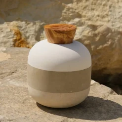 Rito N. 3 C Vaso in Pietra Leccese con Coperchio in Legno d'Ulivo