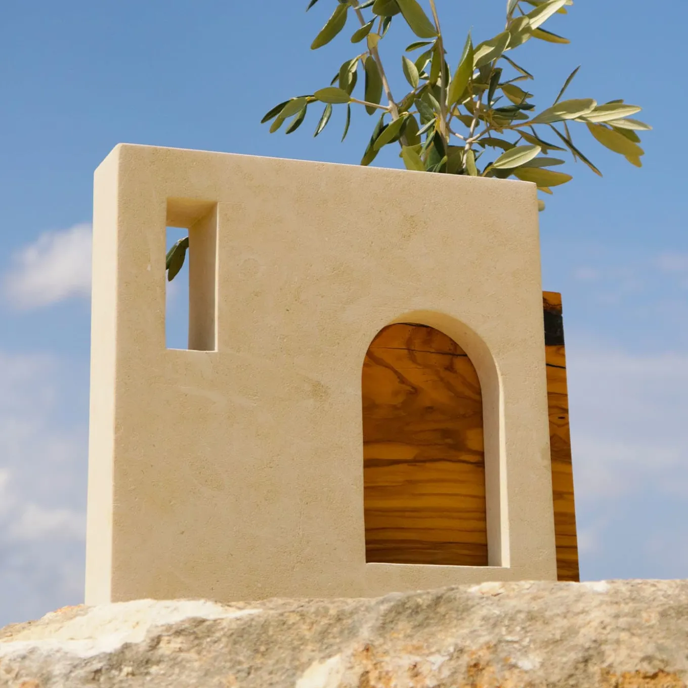 Ruderi 04 Scultura in Legno d'Ulivo e Pietra Leccese