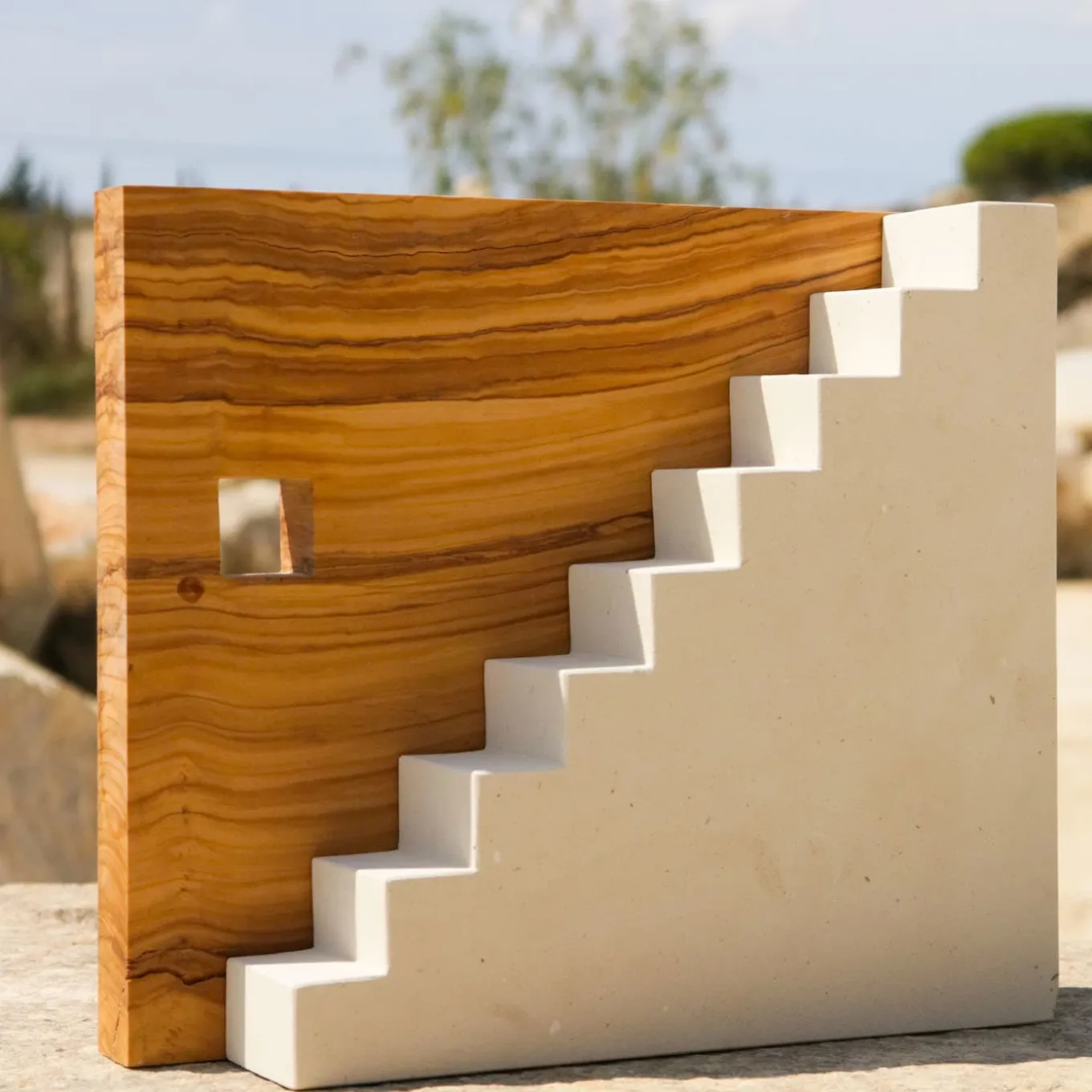 Ruderi 06 Scultura in Legno d'Ulivo e Pietra Leccese