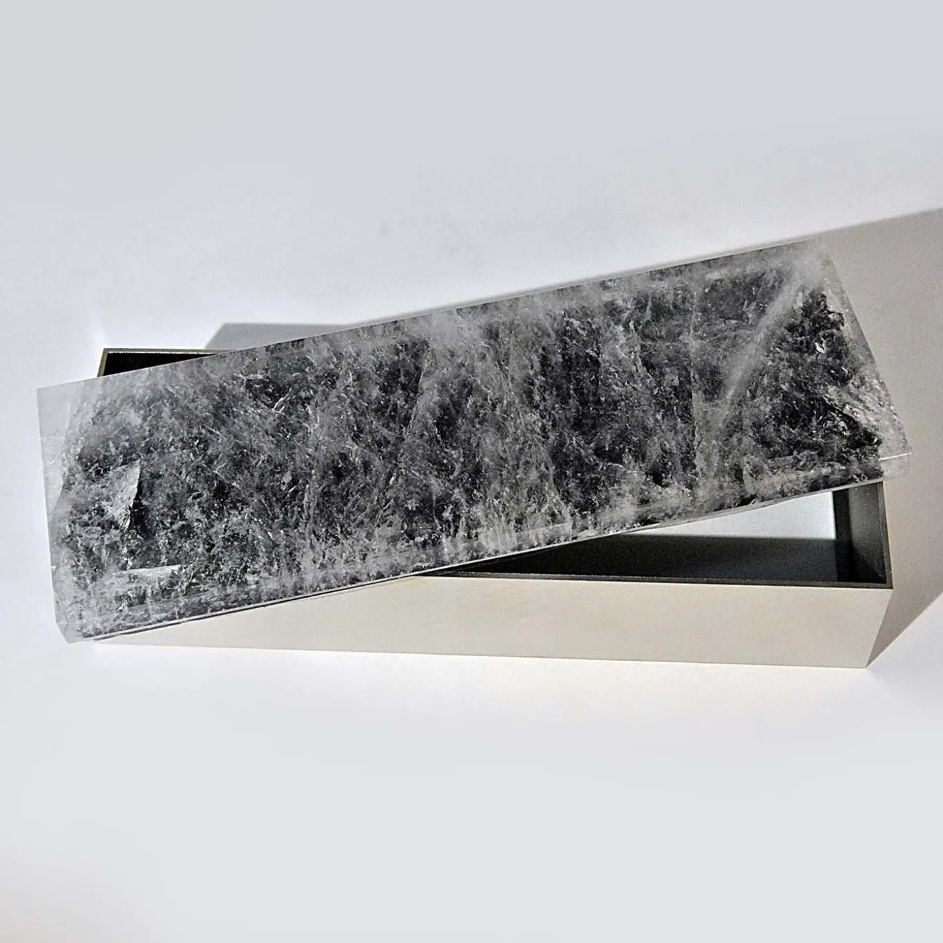Scatola in ottone di quarzo verde scuro