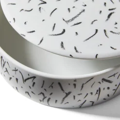 Scatola rotonda in bianco e nero Post Scriptum di Formafantasma #1