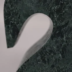 Scultura a forma di testa di cavallo Metis Verde Alpi