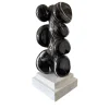 Scultura Abbracci in Marmo Nero Venato su Base Bianca di Piero Speranza