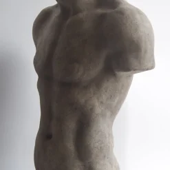 Scultura ceramica Torso di Discophoros con base