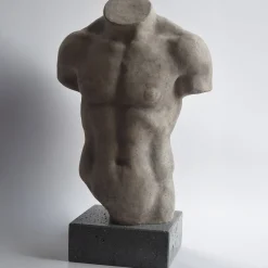 Scultura ceramica Torso di Discophoros con base