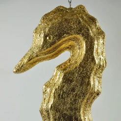 Scultura con cornice in oro a forma di cavalluccio marino
