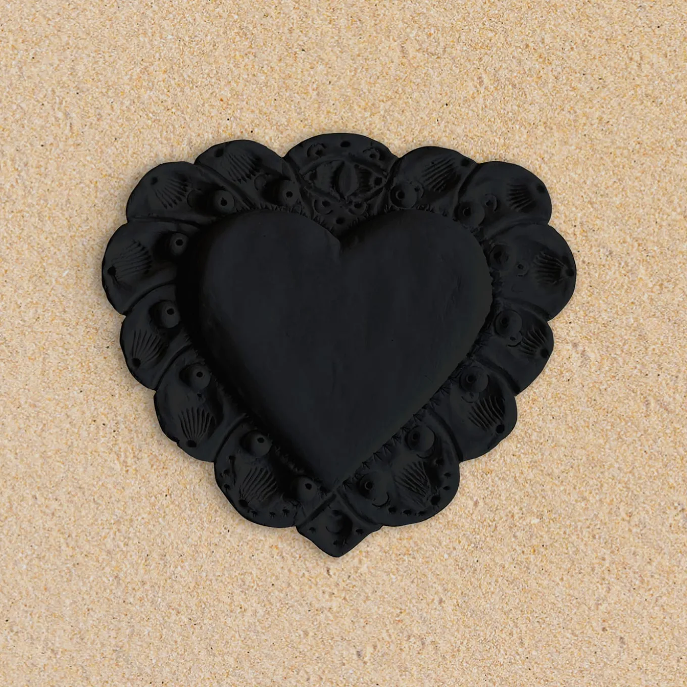 Scultura Da Parete Milagros Cuore Sacro In Gesso Nero